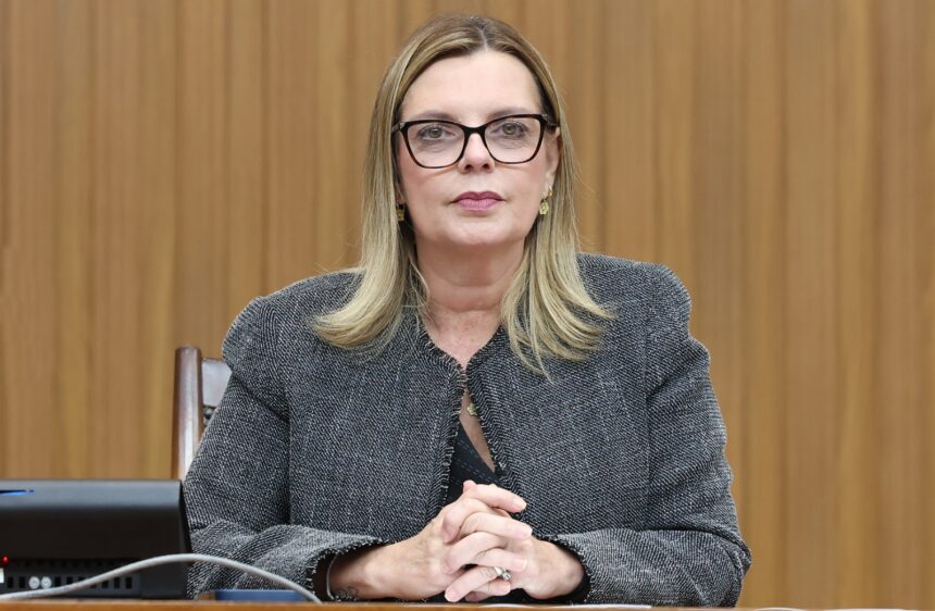 claudia-lelis-propoe-vacinacao-gratuita-contra-herpes-zoster-para-pessoas-acima-de-50-anos