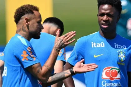 ancelotti-poupa-sete-titulares-em-treino-com-neymar-a-disposicao
