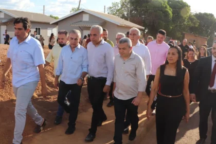 ministro-das-cidades-entrega-100-casas-do-mcmv-em-porto-nacional,-vistoria-obras-em-araguaina-e-autoriza-casas-em-araguana-e-carrasco-bonito