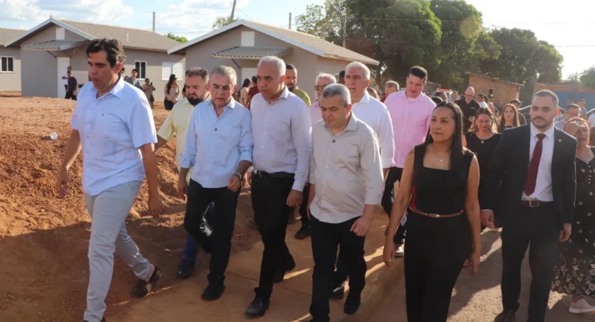 ministro-das-cidades-entrega-100-casas-do-mcmv-em-porto-nacional,-vistoria-obras-em-araguaina-e-autoriza-casas-em-araguana-e-carrasco-bonito