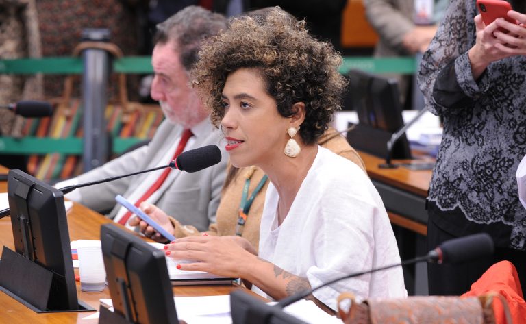 comissao-aprova-projeto-que-facilita-acesso-de-vitimas-de-violencia-domestica-ao-minha-casa,-minha-vida