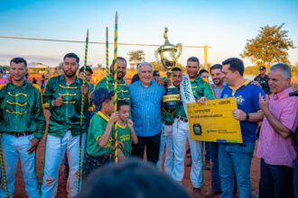 laurez-moreira-e-homenageado-na-tradicional-corrida-de-argola-de-figueiropolis