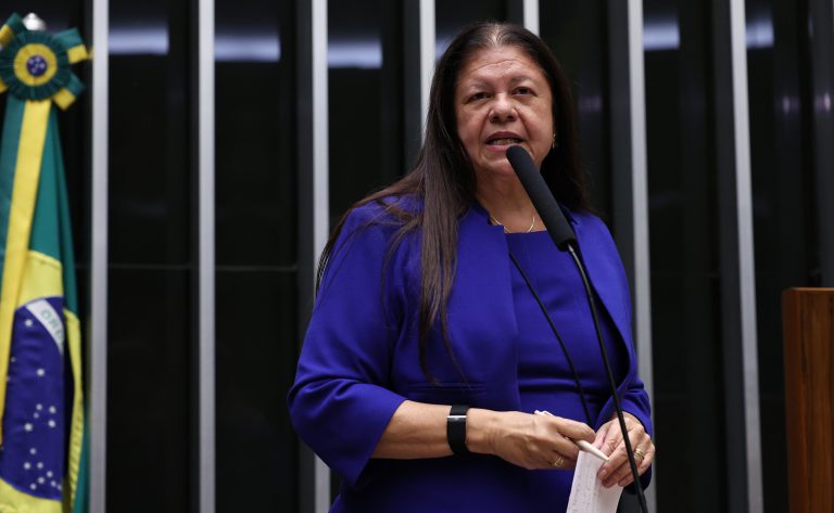 comissao-aprova-projeto-que-cria-programa-de-distribuicao-de-livros-para-criancas-de-ate-6-anos