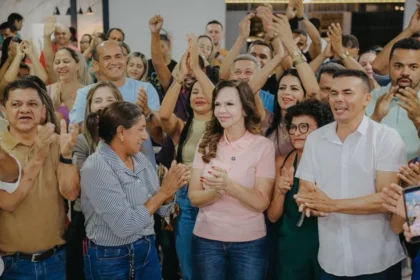 grupo-de-70-suplentes-de-vereador-e-lideres-de-palmas-declaram-apoio-a-pre-candidatura-de-dorinha-seabra-ao-governo
