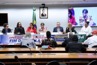 operadores-de-telemarketing-denunciam-precarizacao-do-trabalho-e-pedem-regulamentacao-da-profissao