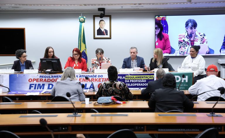 operadores-de-telemarketing-denunciam-precarizacao-do-trabalho-e-pedem-regulamentacao-da-profissao