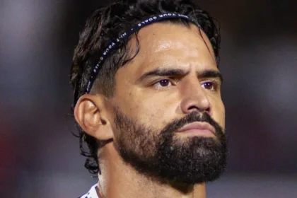 santos-acerta-a-rescisao-de-contrato-com-o-volante-tomas-rincon