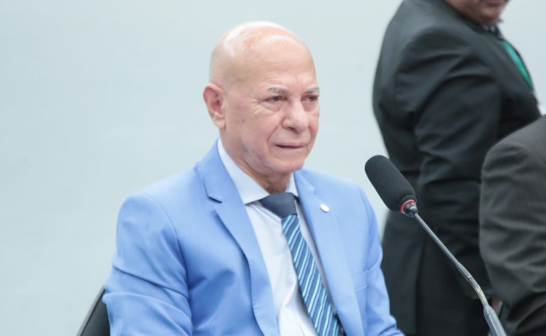 comissao-de-educacao-aprova-projeto-que-prorroga-bolsas-de-pesquisa-para-pais-estudantes