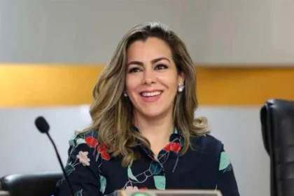 apos-ironizar-notificacao-sobre-contas-de-2023,-cinthia-ribeiro-classifica-como-“narrativa-politica”-a-critica-que-ignora-o-tce 