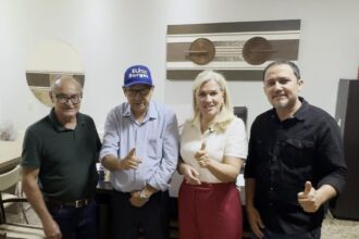 dra-angela-recebe-amigos-e-pre-candidatos-na-sua-residencia