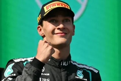 russell-vence-pela-primeira-vez-desde-marco-e-verstappen-bate-antonelli