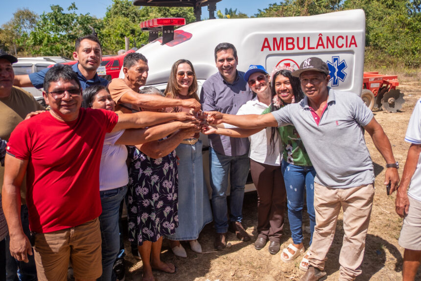 deputado-marcus-marcelo-marca-historia-com-entrega-inedita-de-ambulancia-a-aldeia-indigena-no-norte