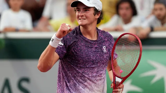 joao-fonseca-bate-jesper-de-jong-e-avanca-a-terceira-rodada-de-wimbledon