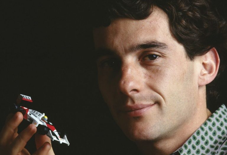 lei-reconhece-ayrton-senna-como-heroi-da-patria