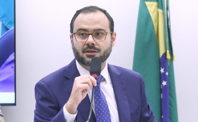 ministro-defende-teto-de-r$-140-mil-para-mei;-empresarios-cobram-reajuste-do-simples-nacional