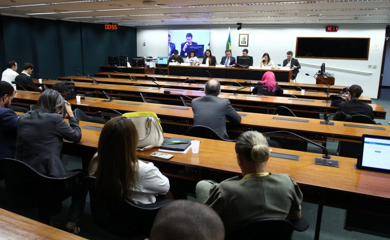 estudantes-e-representantes-de-faculdades-particulares-pedem-revisao-de-regras-do-fies