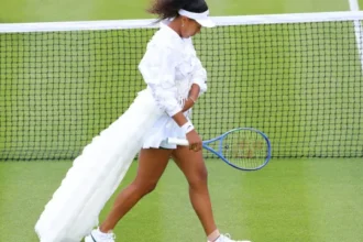 tenista-naomi-osaka-vira-icone-de-moda-ao-desfilar-looks-assinados-nas-quadras