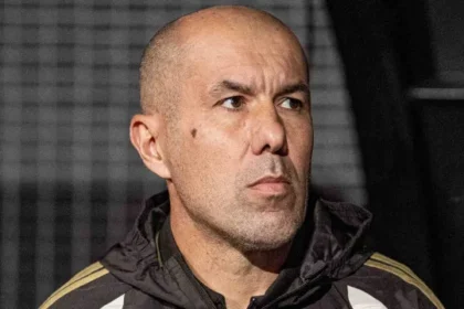 tecnico-do-flamengo-fala-sobre-plano-para-jogos-na-europa-e-analise-de-jovens-da-base