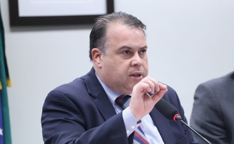 comissao-aprova-projeto-que-cria-programa-de-capacitacao-digital-para-pessoas-idosas