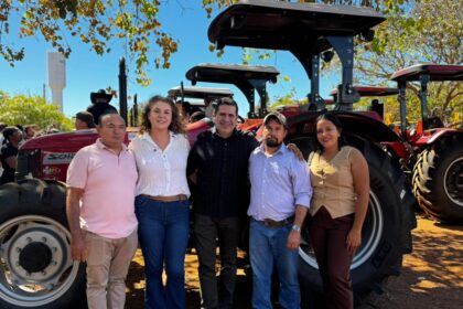 com-articulacao-de-marcus-marcelo,-produtores-rurais-de-araguatins-recebem-trator-via-codevasf