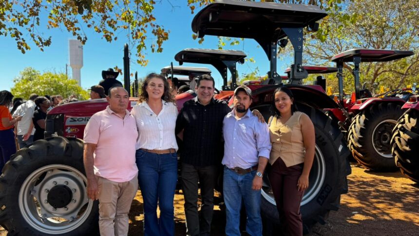 com-articulacao-de-marcus-marcelo,-produtores-rurais-de-araguatins-recebem-trator-via-codevasf