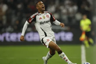 em-amistoso-com-1o-tempo-agitado,-flamengo-e-river-empatam-em-portugal