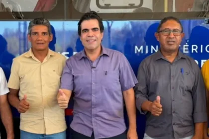 ricardo-ayres-prestigia-entrega-de-veiculos-e-equipamentos-odontologicos-do-pac-a-56-municipios