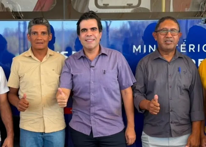ricardo-ayres-prestigia-entrega-de-veiculos-e-equipamentos-odontologicos-do-pac-a-56-municipios