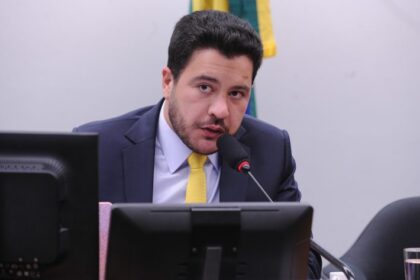 comissao-aprova-projeto-que-amplia-mecanismo-de-ajuste-de-carbono-nas-fronteiras