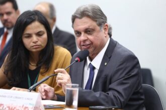comissao-de-constituicao-e-justica-aprova-proposta-que-regulamenta-profissao-de-coletor-de-lixo