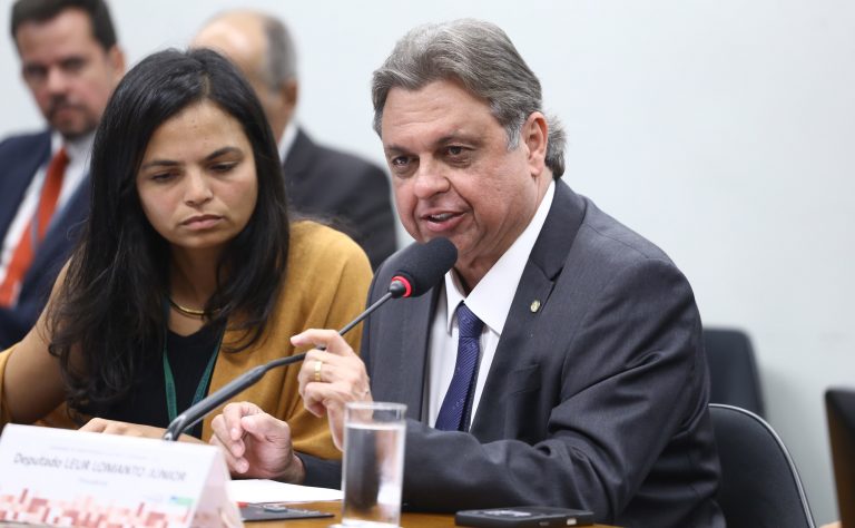 comissao-de-constituicao-e-justica-aprova-proposta-que-regulamenta-profissao-de-coletor-de-lixo