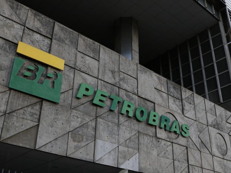 comissao-discute-recontratacao-de-demitidos-de-subsidiarias-da-petrobras-e-da-dataprev