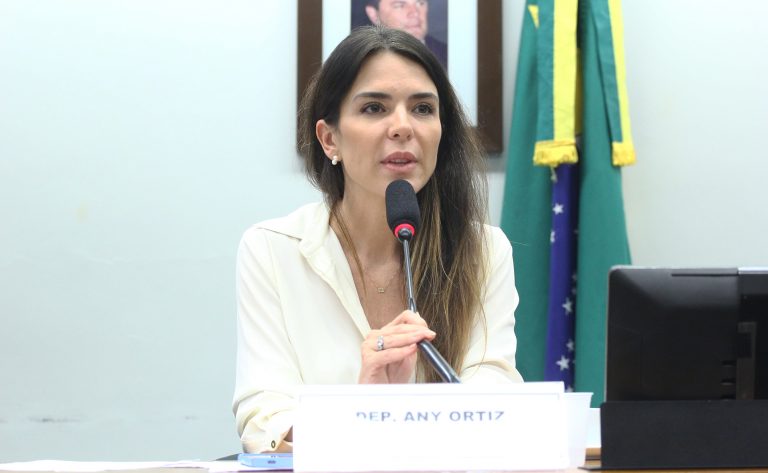 comissao-aprova-modelo-de-regulacao-da-concorrencia-entre-plataformas-digitais