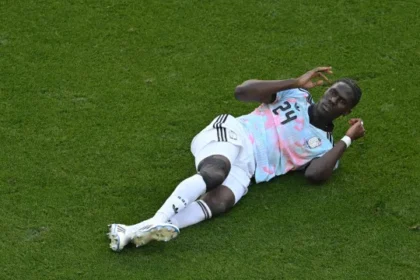 meia-da-belgica-rompe-ligamento-do-joelho-e-esta-fora-da-copa,-diz-nyt