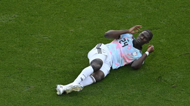 meia-da-belgica-rompe-ligamento-do-joelho-e-esta-fora-da-copa,-diz-nyt