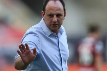 ceni-critica-gramado-da-fonte-nova-apos-mes-sem-jogo