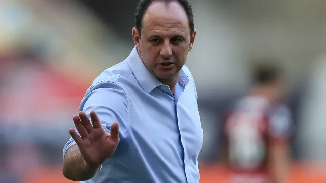 ceni-critica-gramado-da-fonte-nova-apos-mes-sem-jogo