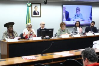 ativistas-criticam-deportacoes-em-massa-dos-eua-e-pedem-medidas-de-acolhimento-de-migrantes-no-brasil