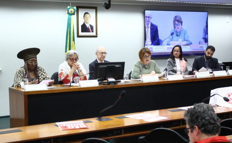 ativistas-criticam-deportacoes-em-massa-dos-eua-e-pedem-medidas-de-acolhimento-de-migrantes-no-brasil