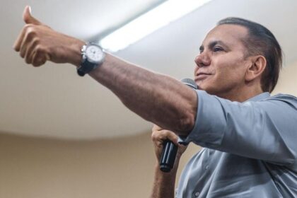 em-off-|-ataides-lamenta-que-70%-dos-professores-sejam-contratados-e-garante-que-fara-concurso