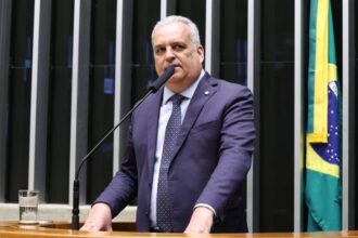 comissao-aprova-autorizacao-para-pessoa-com-deficiencia-visual-usar-oculos-biopticos-para-obter-cnh