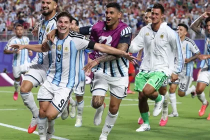 julian-alvarez-faz-golaco,-argentina-ganha-da-suica-na-prorrogacao-e-vai-a-semifinal-da-copa