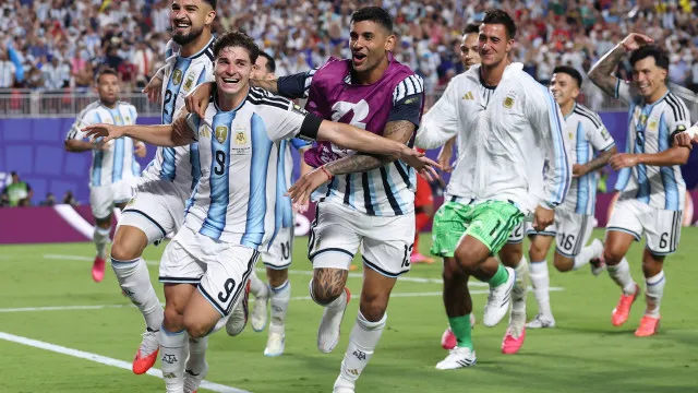 julian-alvarez-faz-golaco,-argentina-ganha-da-suica-na-prorrogacao-e-vai-a-semifinal-da-copa