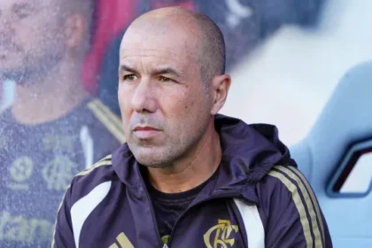 tecnico-do-flamengo-detona-membro-do-benfica:-“os-covardes-fogem”