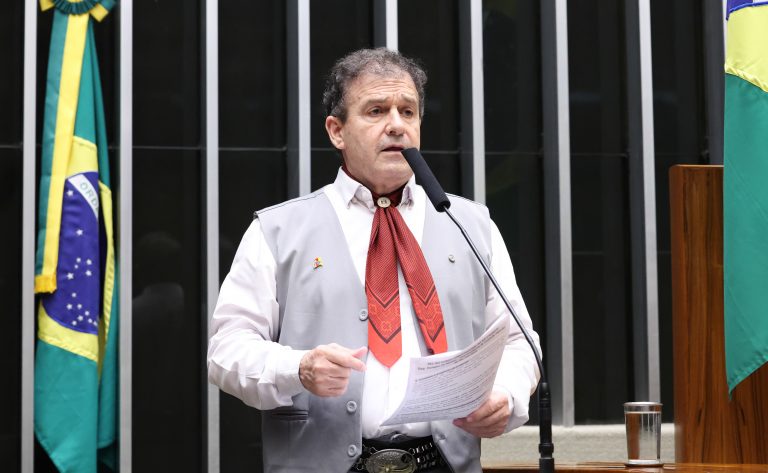 projeto-cria-politica-de-incentivo-a-irrigacao-para-pequenos-e-medios-produtores