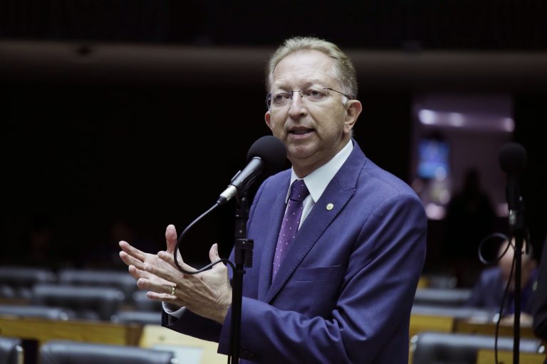 lei-confere-o-titulo-de-capital-nacional-do-acafrao-para-cidade-de-mara-rosa,-em-goias