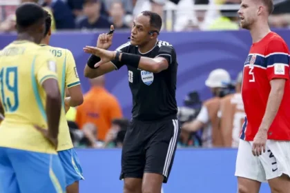 arbitro-com-historico-ligado-a-messi-apitara-inglaterra-x-argentina