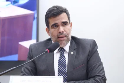 projeto-de-ayres-quer-cortar-beneficio-de-inscrito-no-cadunico-que-apostar-em-plataformas
