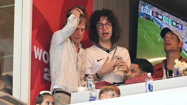 mick-jagger-ve-inglaterra-cair-na-copa-e-revive-piada-de-‘pe-frio’