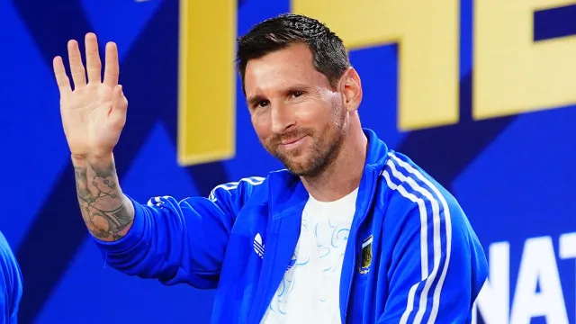 messi-fala-pela-primeira-vez-sobre-banho-em-lamine-yamal:-“e-uma-loucura”